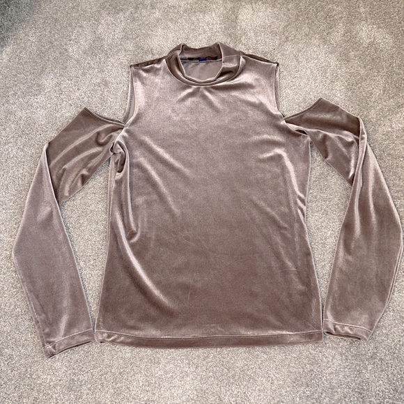 aeropostale cold-shoulder top - Picture 3 of 3